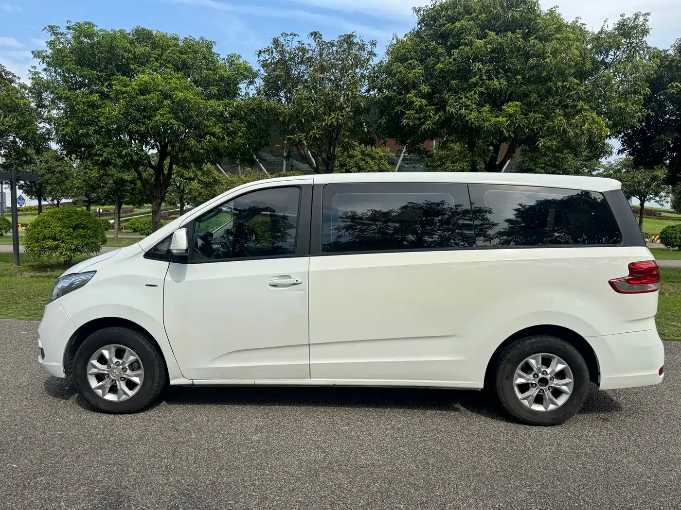 SAIC Maxus Maxus G10 2015 2014 Model Year 2.0T Manual Elite