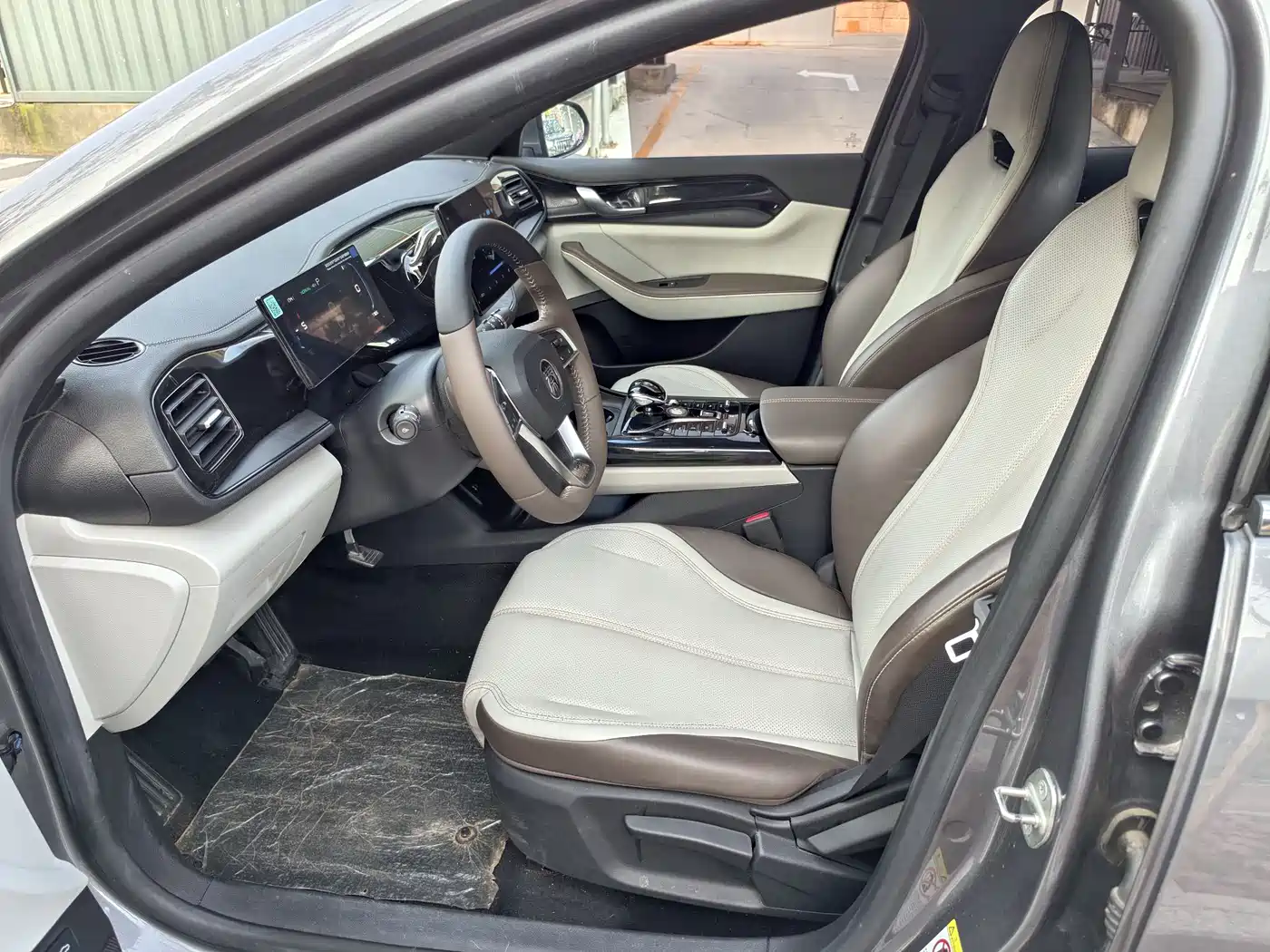 BYD Qin PLUS 2024 Glory Edition DM-i 55KM Leading фото 3