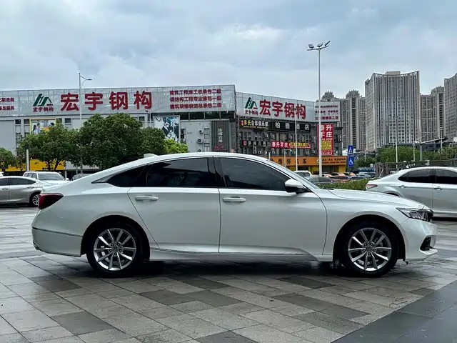 Honda Accord 2022 260TURBO Luxury Edition — фото 5