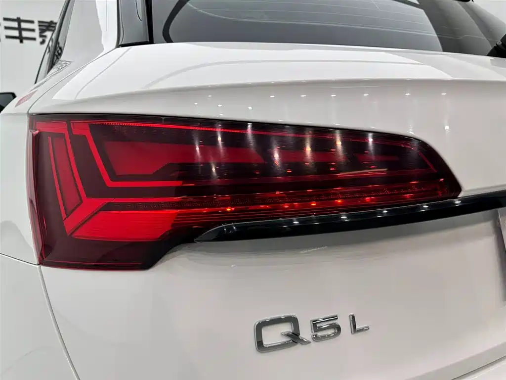 Audi Q5L 2023 40T Luxury Dynamic фото 28