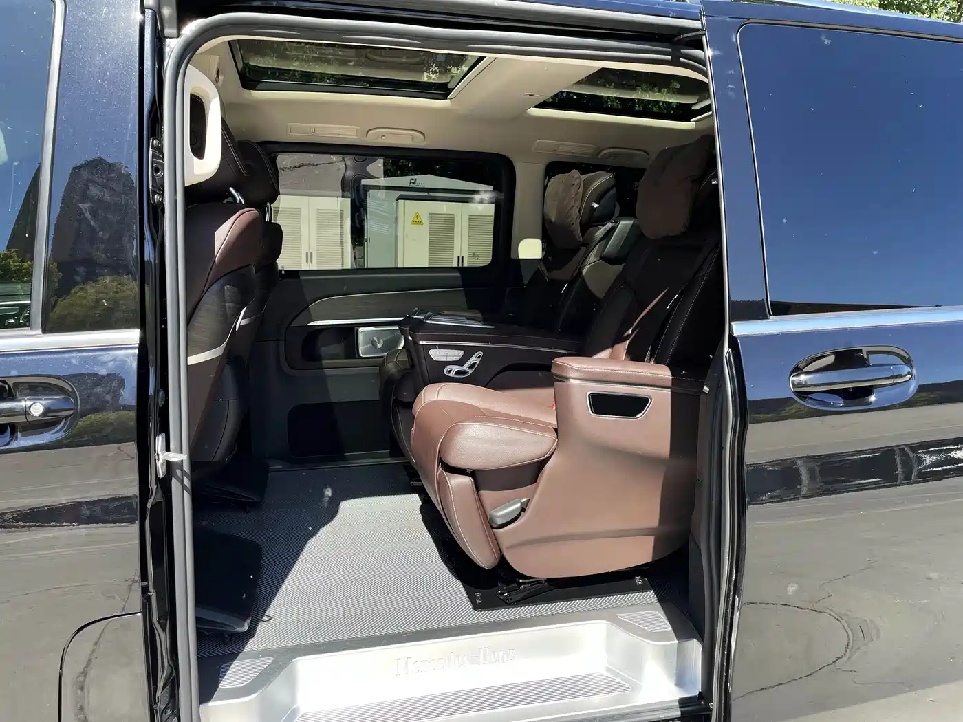 Mercedes-Benz V-Class 2024 V 300 L Long Wheelbase Premium фото 4