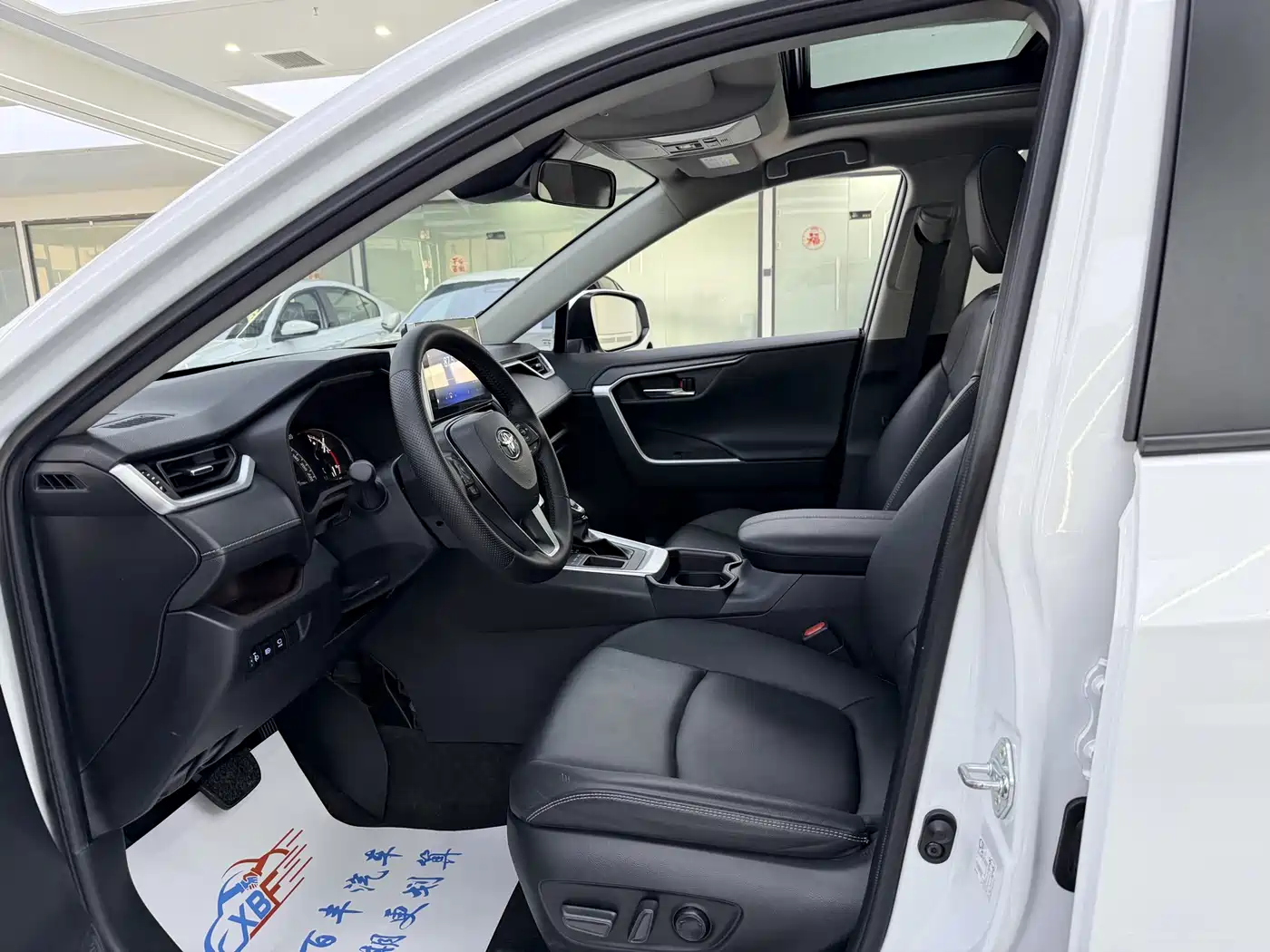 Toyota RAV4 Rongfang 2022 2.0L CVT 2WD Premium Edition фото 4