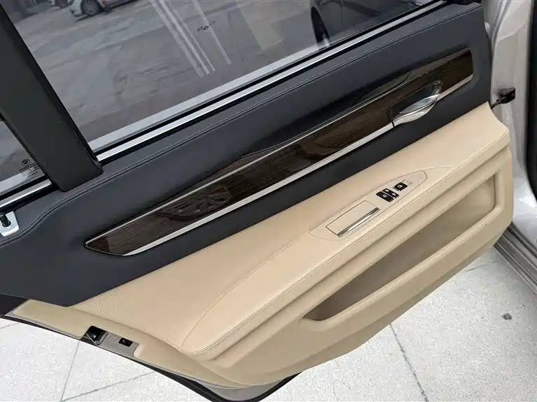 BMW 7 Series 2013 Model 740Li Leading фото 13