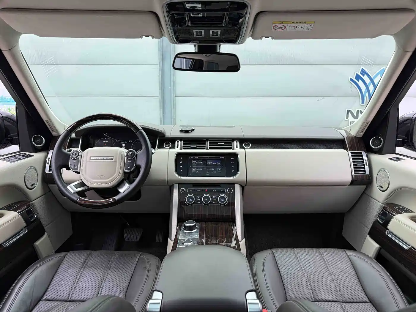 Land Rover Range Rover 2015 3.0 TDV6 Vogue SE Genesis Extended Edition фото 8