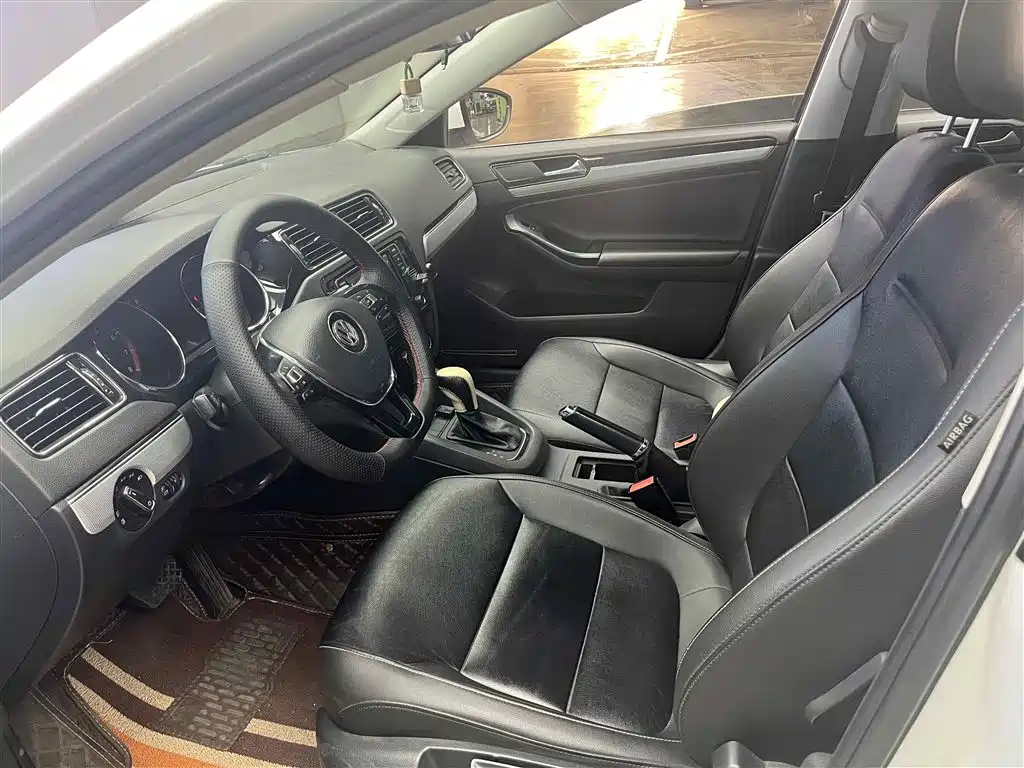 Volkswagen Sagitar 2018 1.6L Automatic Comfort фото 4