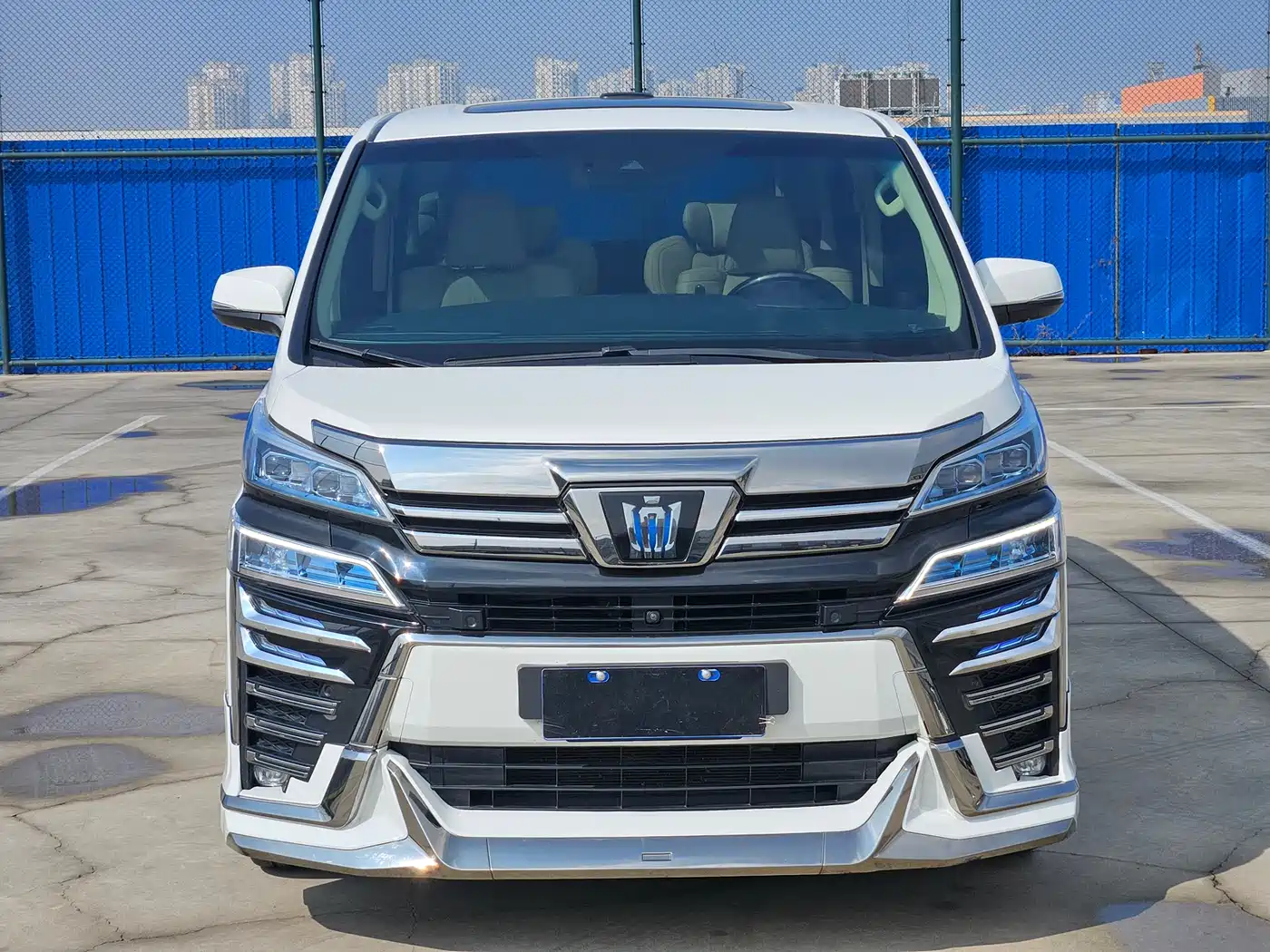 Toyota Vellfire 2021 Crown Hybrid 2.5L HV Premium Edition фото 2