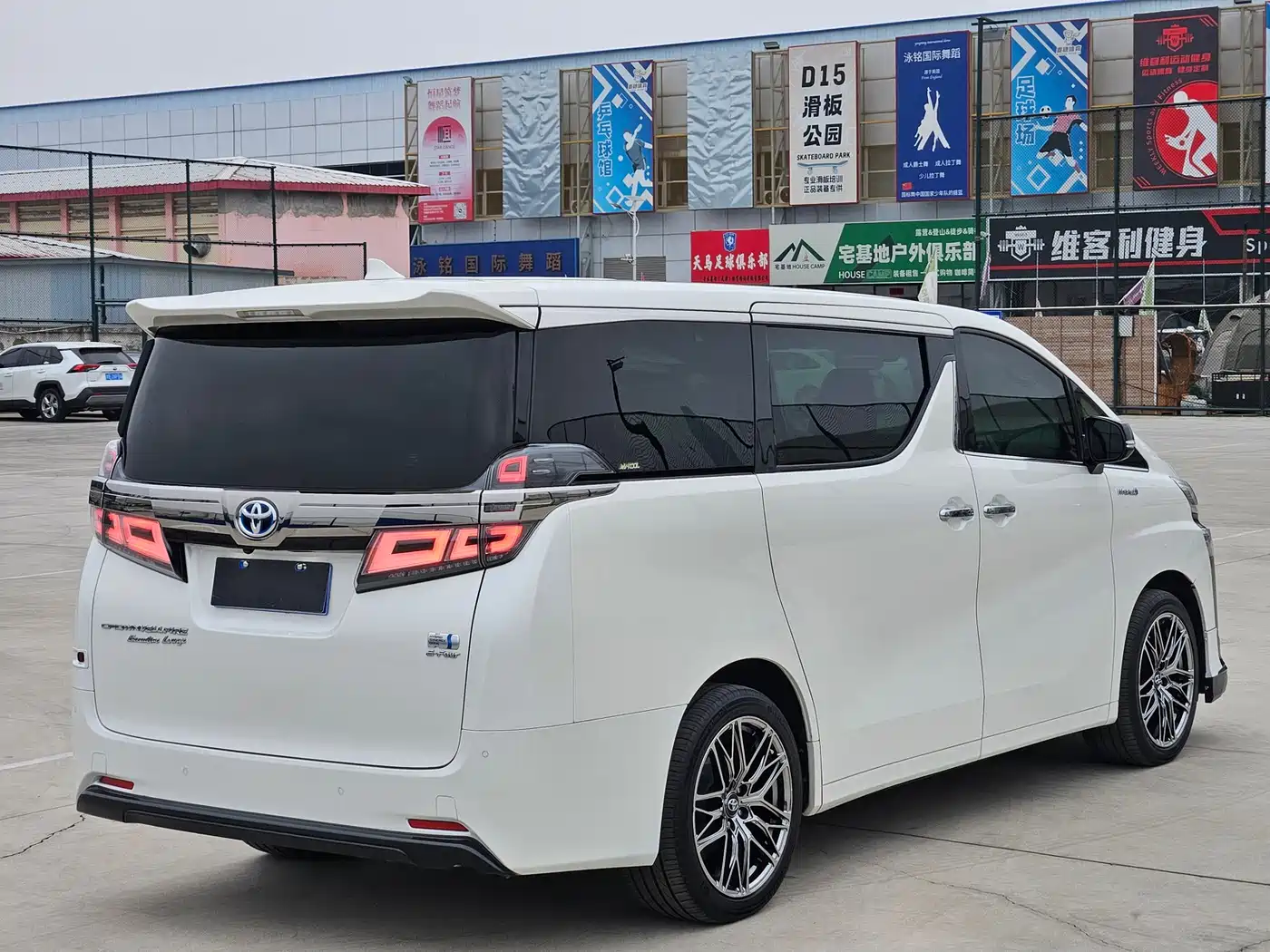 Toyota Vellfire 2021 Crown Hybrid 2.5L HV Premium Edition фото 6