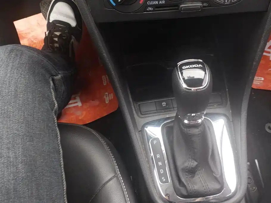 Škoda Skoda Rapid Spaceback 2019 1.5L Automatic Comfort Edition фото 16