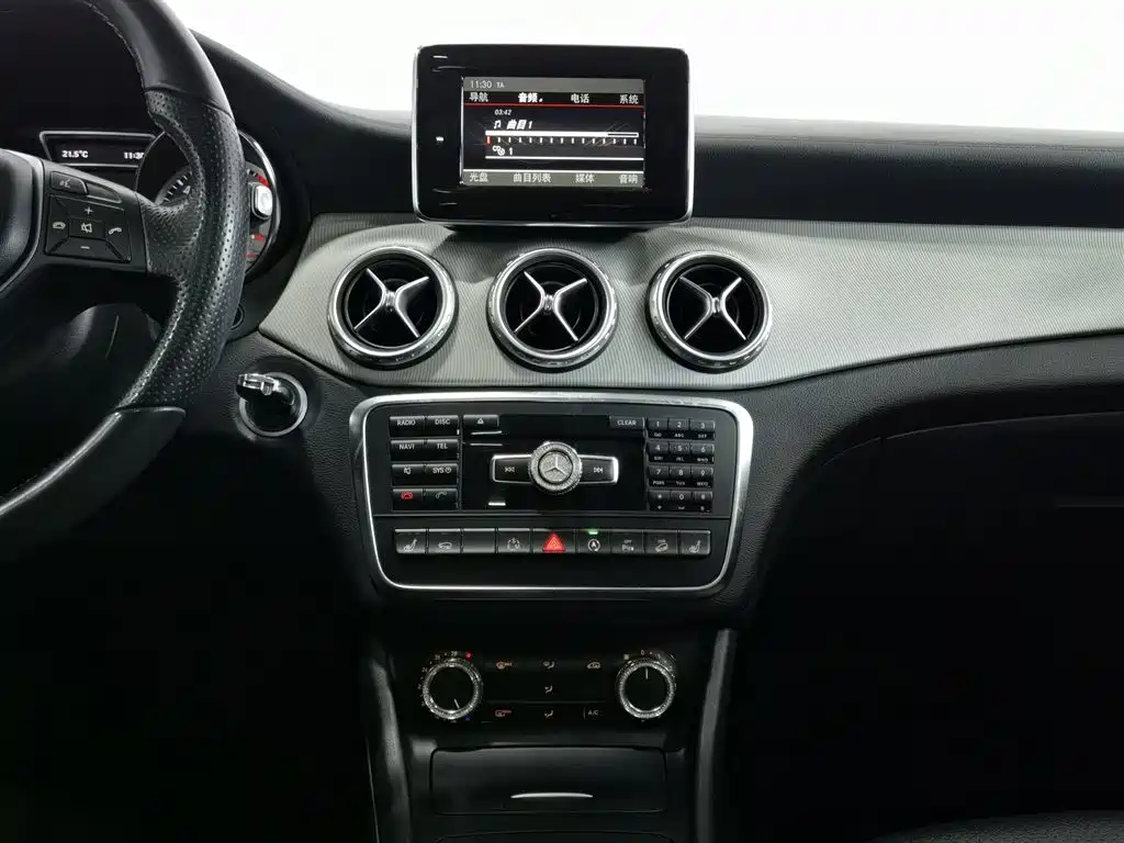 Mercedes-Benz GLA 2015 GLA 220 4MATIC Fashion Edition фото 12