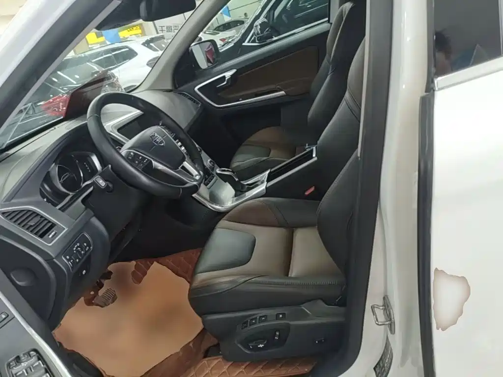 Фото 15 - Volvo XC60