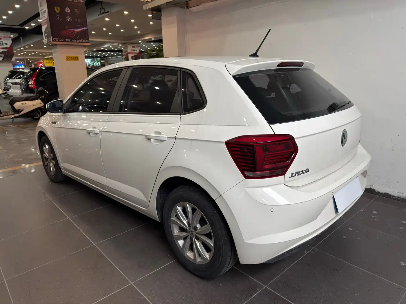 VOLKSWAGEN POLO