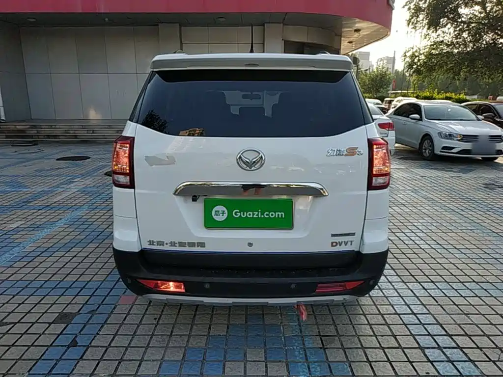 BAIC Huansu S3 2016 2016 1.5L Manual Startup Edition