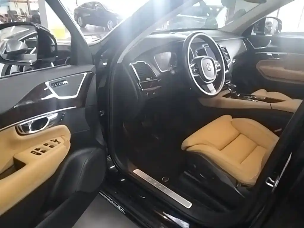 Photo 16 - Volvo XC90