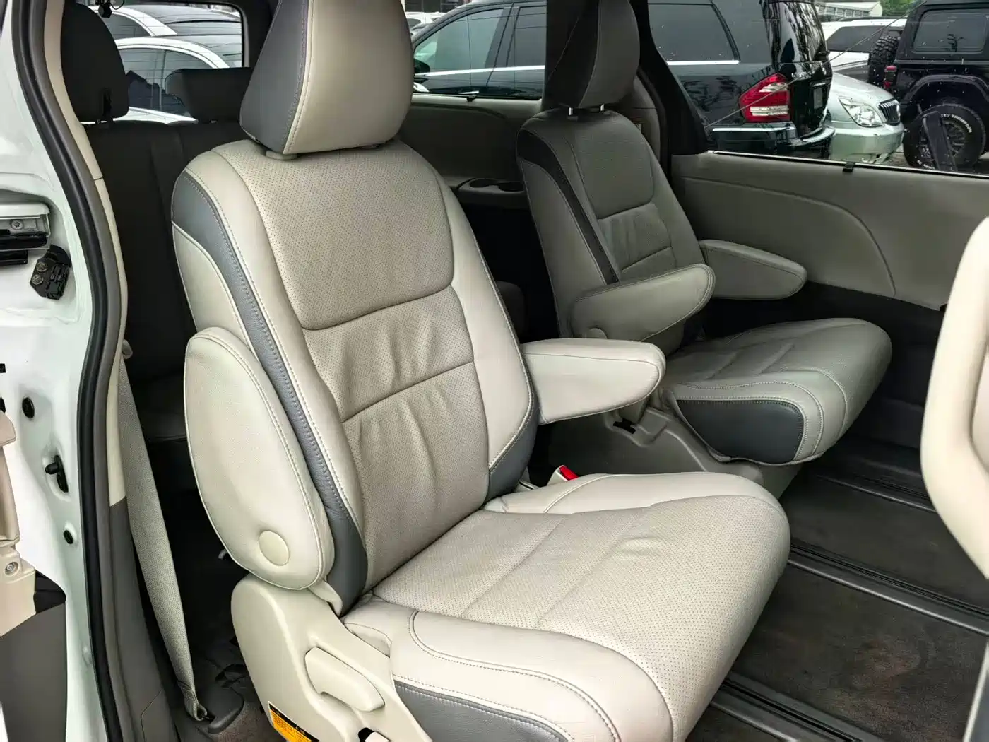 Toyota Sienna 2015 3.5L 4WD L фото 26