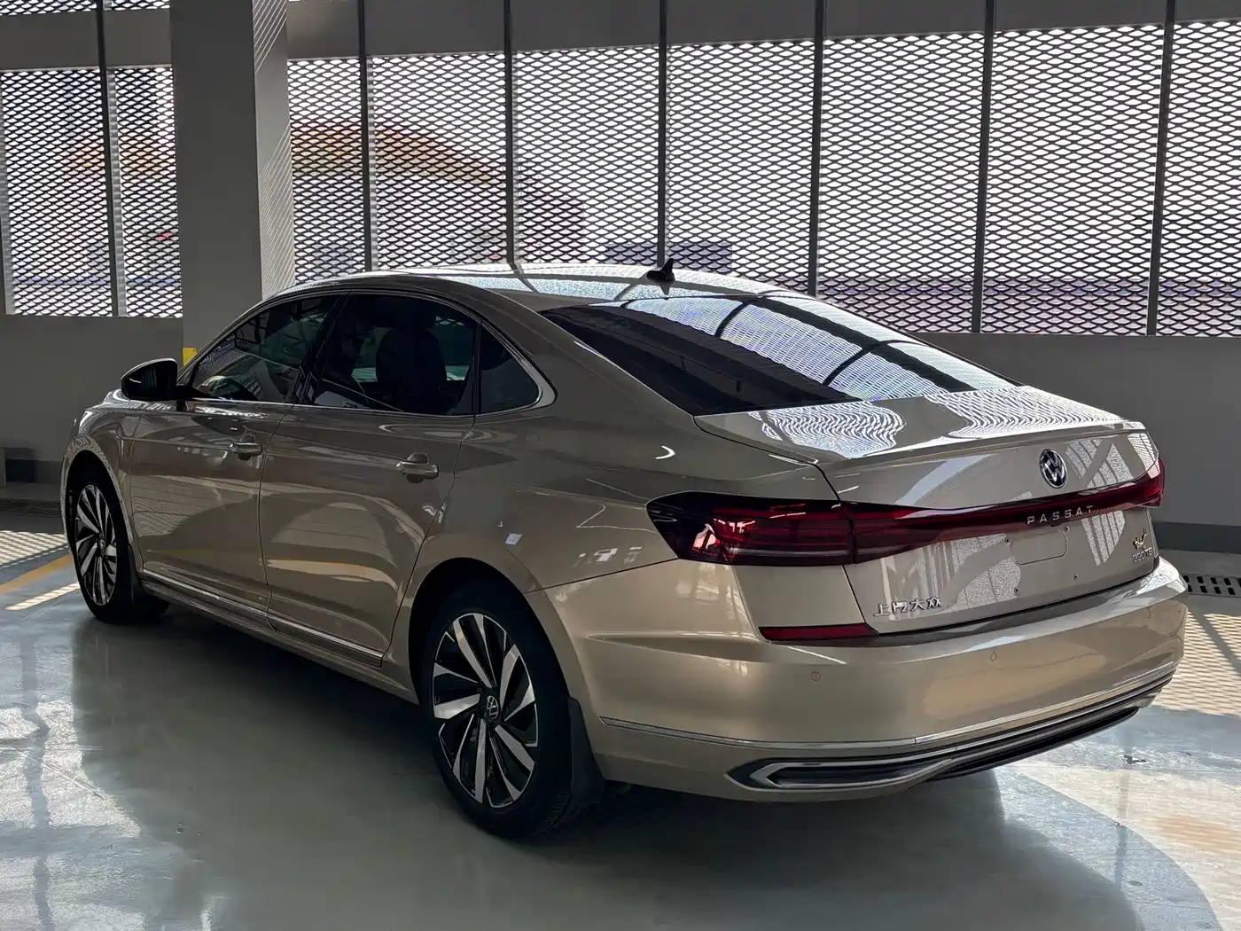 Volkswagen Passat 2022 330TSI Elite Edition фото 9