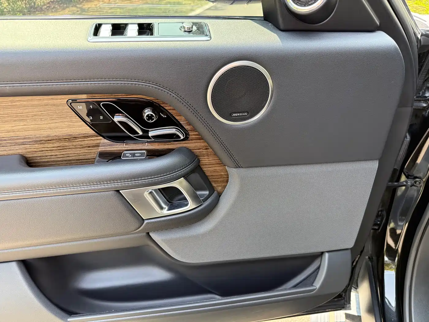 Land Rover Range Rover 2018 3.0 SC V6 Golden Age Edition фото 14