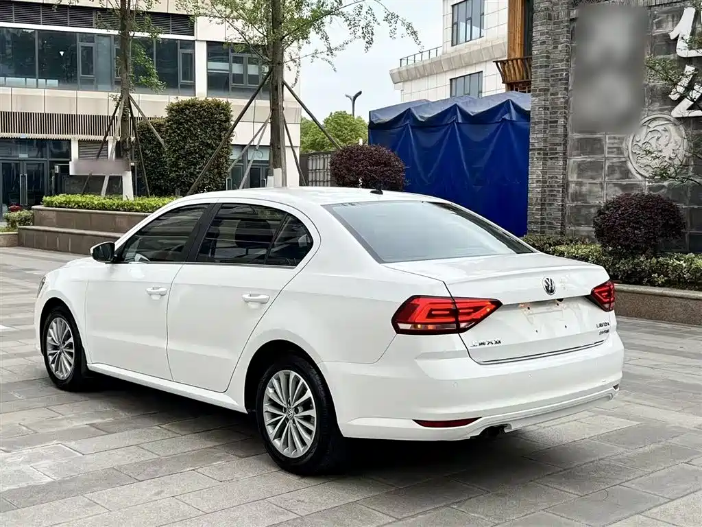 Volkswagen Lavida 2015 230TSI DSG Luxury Edition фото 5