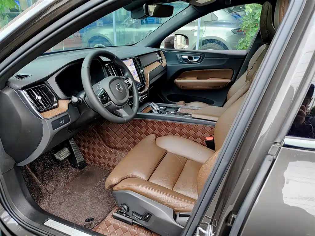 Фото 7 - Volvo XC60