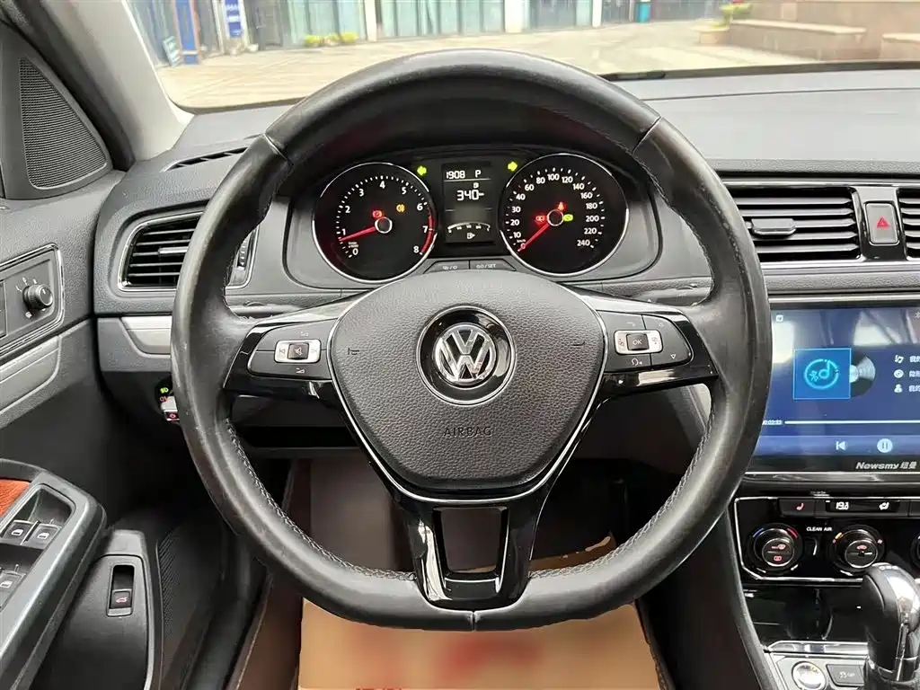 Volkswagen Lavida 2015 230TSI DSG Luxury Edition фото 11