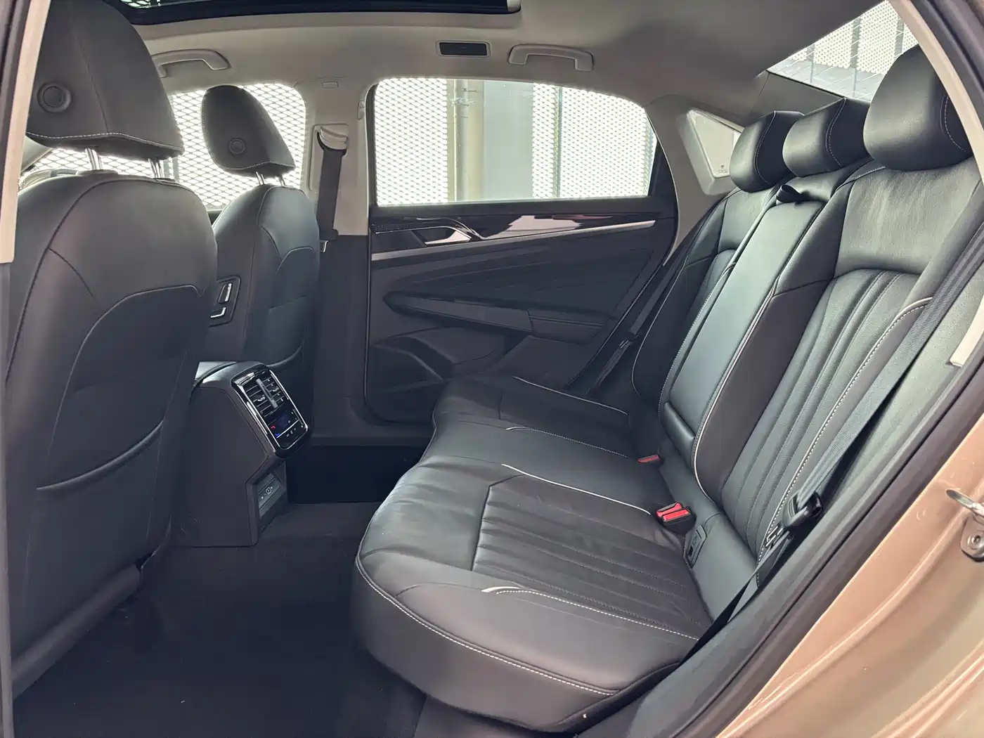 Volkswagen Passat 2022 330TSI Elite Edition фото 8