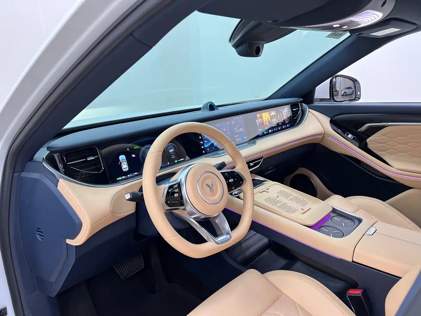 Voyah Auto VOYAH FREE 2023 4WD Extended Range Edition фото 14