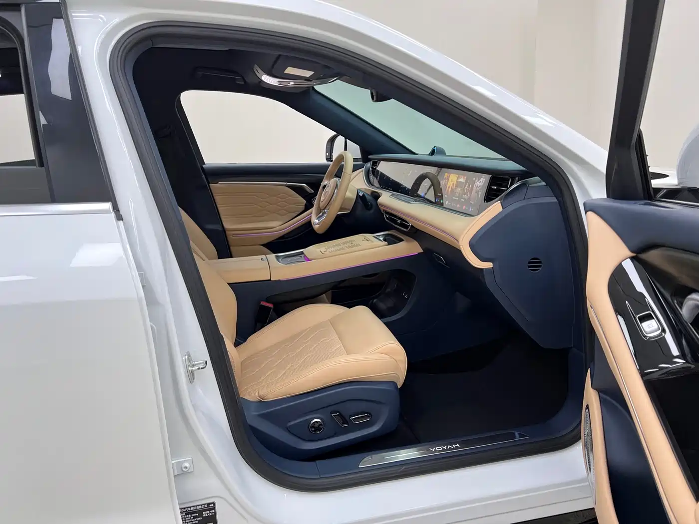 Voyah Auto VOYAH FREE 2023 4WD Extended Range Edition фото 29