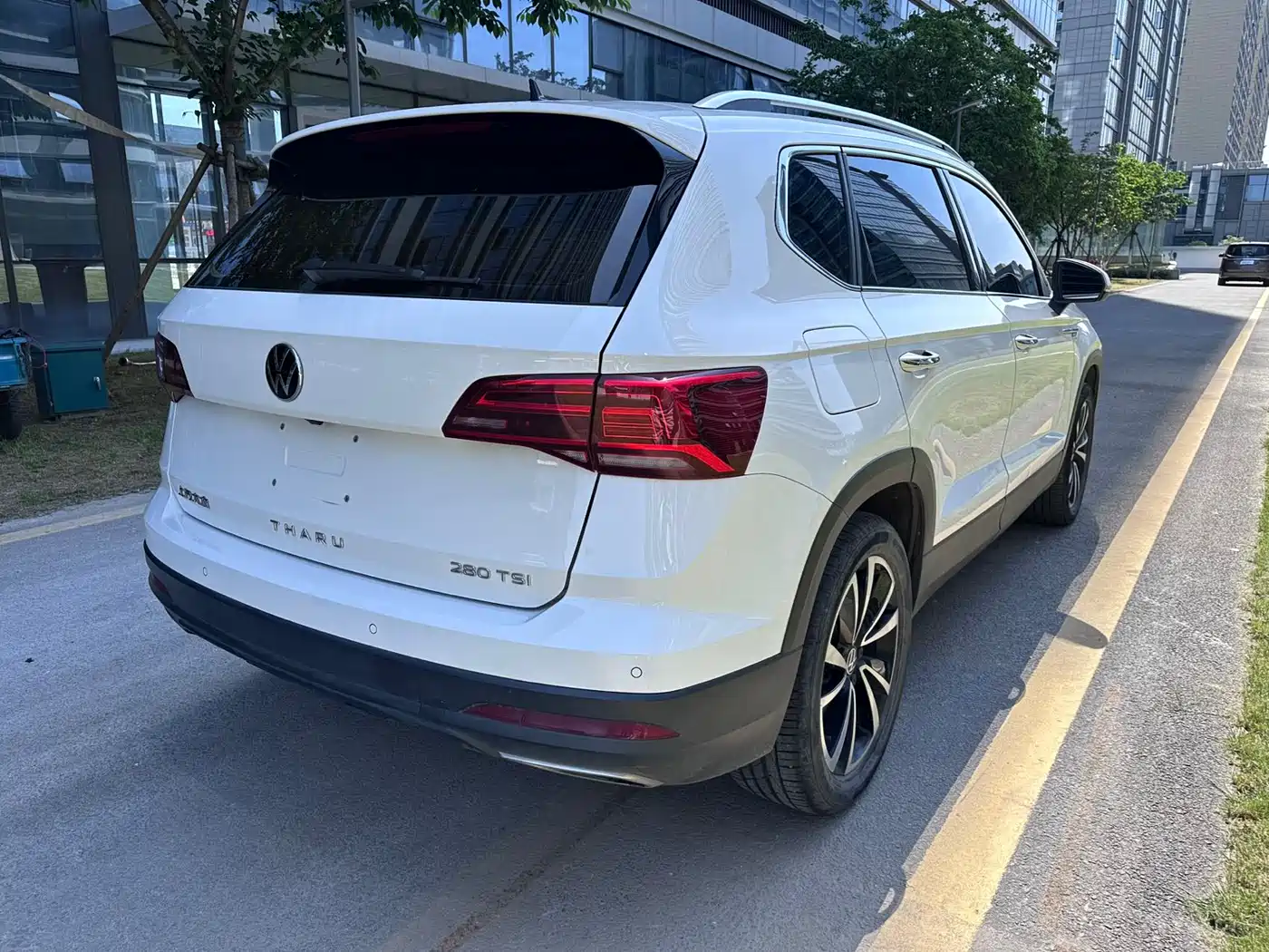 Volkswagen Tharu 2022 280TSI FWD Luxury Edition фото 5