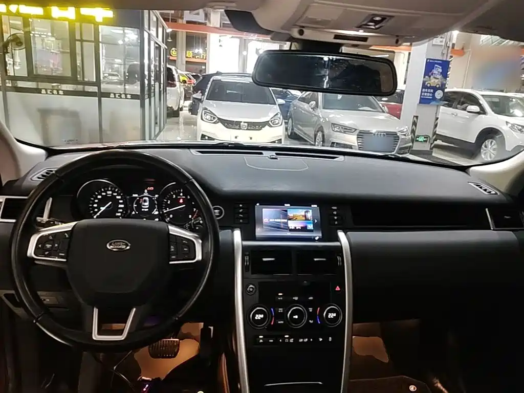Land Rover Discovery Sport 2017 2.0T SE фото 10