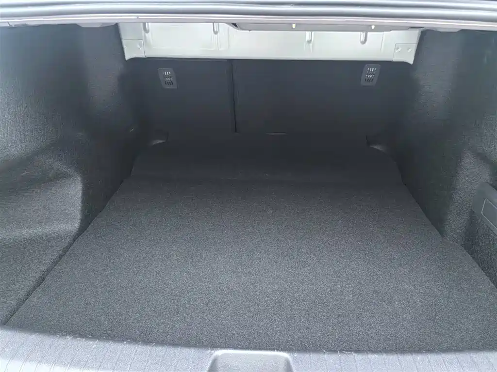 Volkswagen Passat 2025 Pro 380TSI Dragon Prestige Edition фото 16