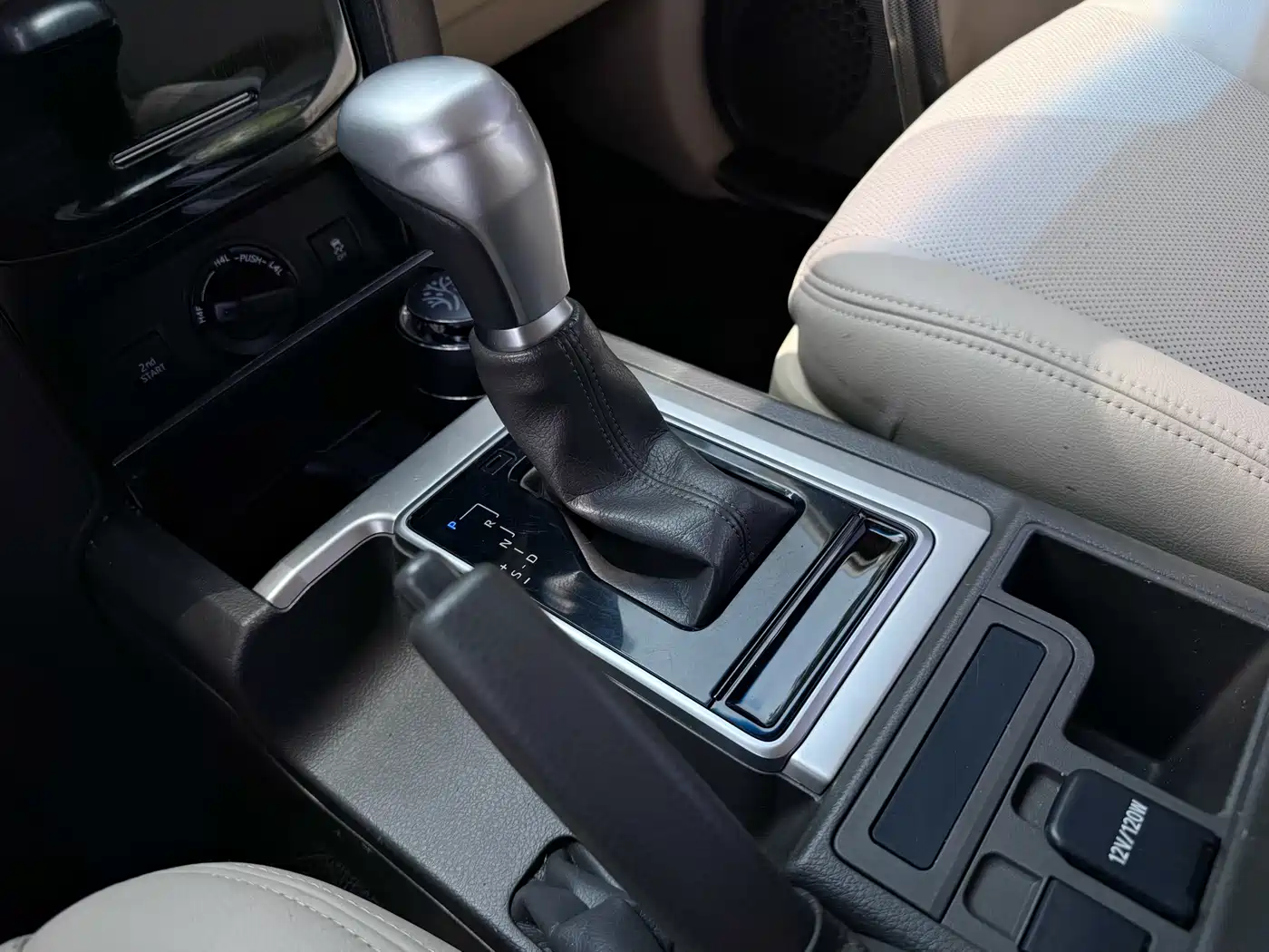 Toyota Prado (Import) 2014 2.7L Automatic Standard Edition фото 15