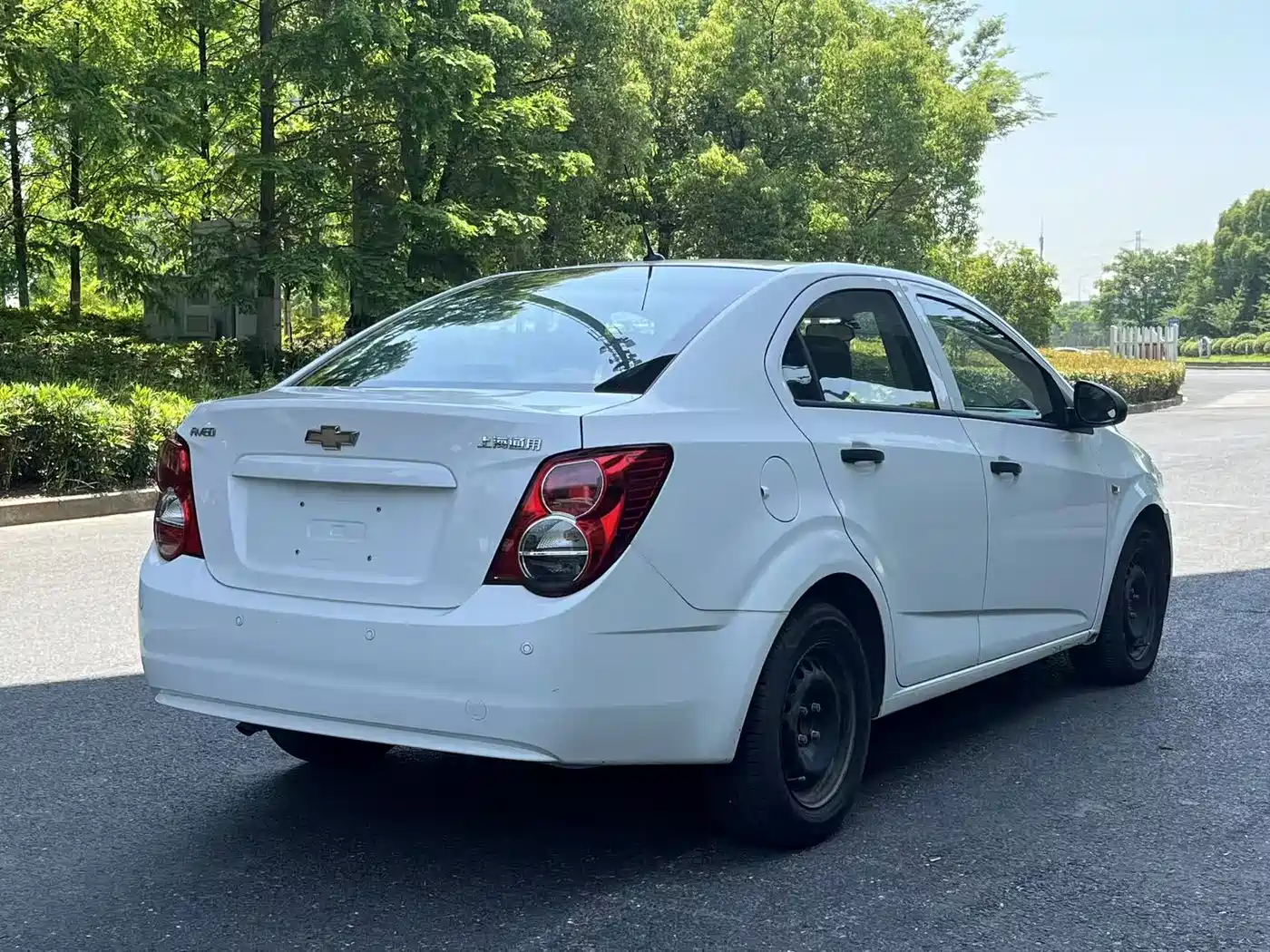 Chevrolet Aveo 2013 Sedan 1.4L AT Sunroof Edition фото 6
