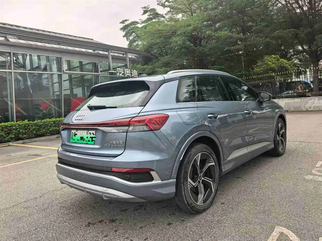 AUDI Q4 E TRON