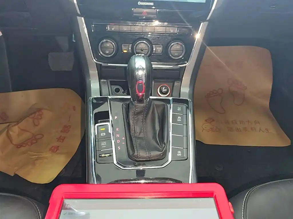 Volkswagen Passat 2016 330TSI DSG Honor Edition фото 14