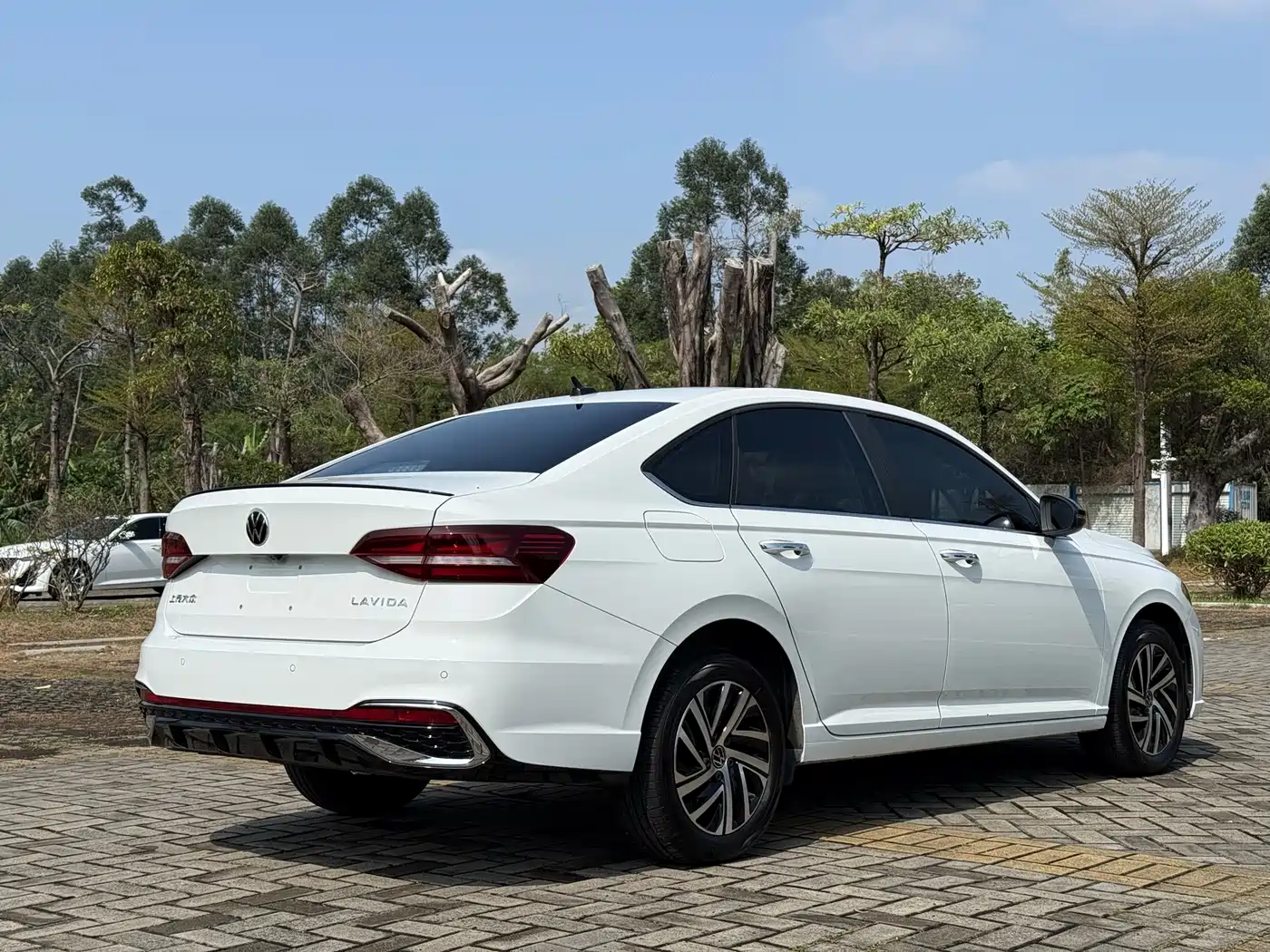 Volkswagen Lavida 2024 Model 300TSI DSG Starlight Leading Edition фото 7