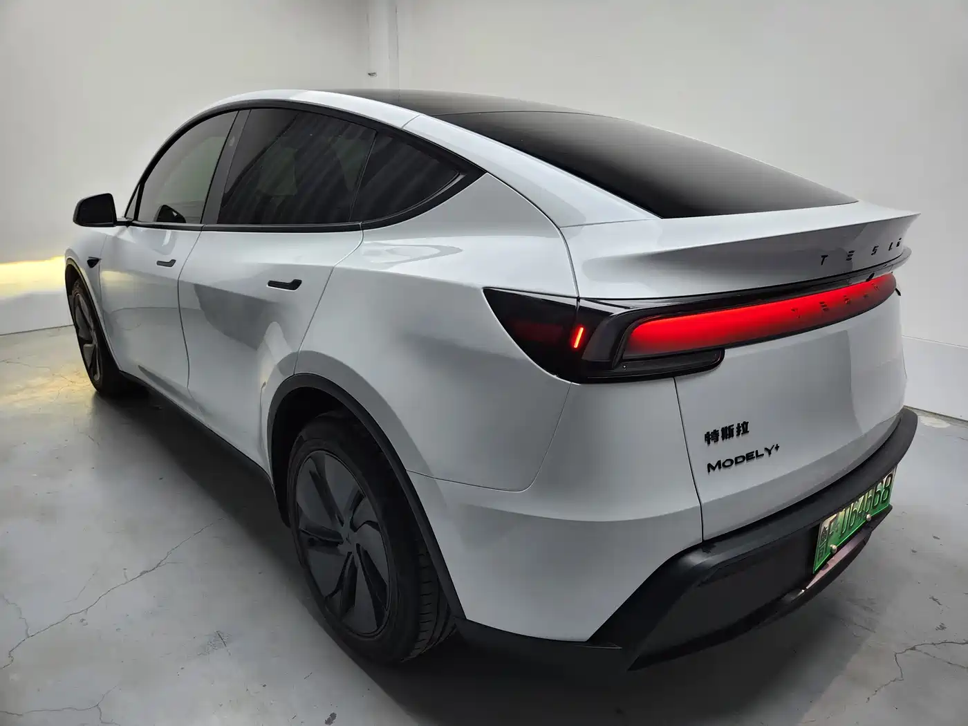 Фото 3 - Tesla Model Y