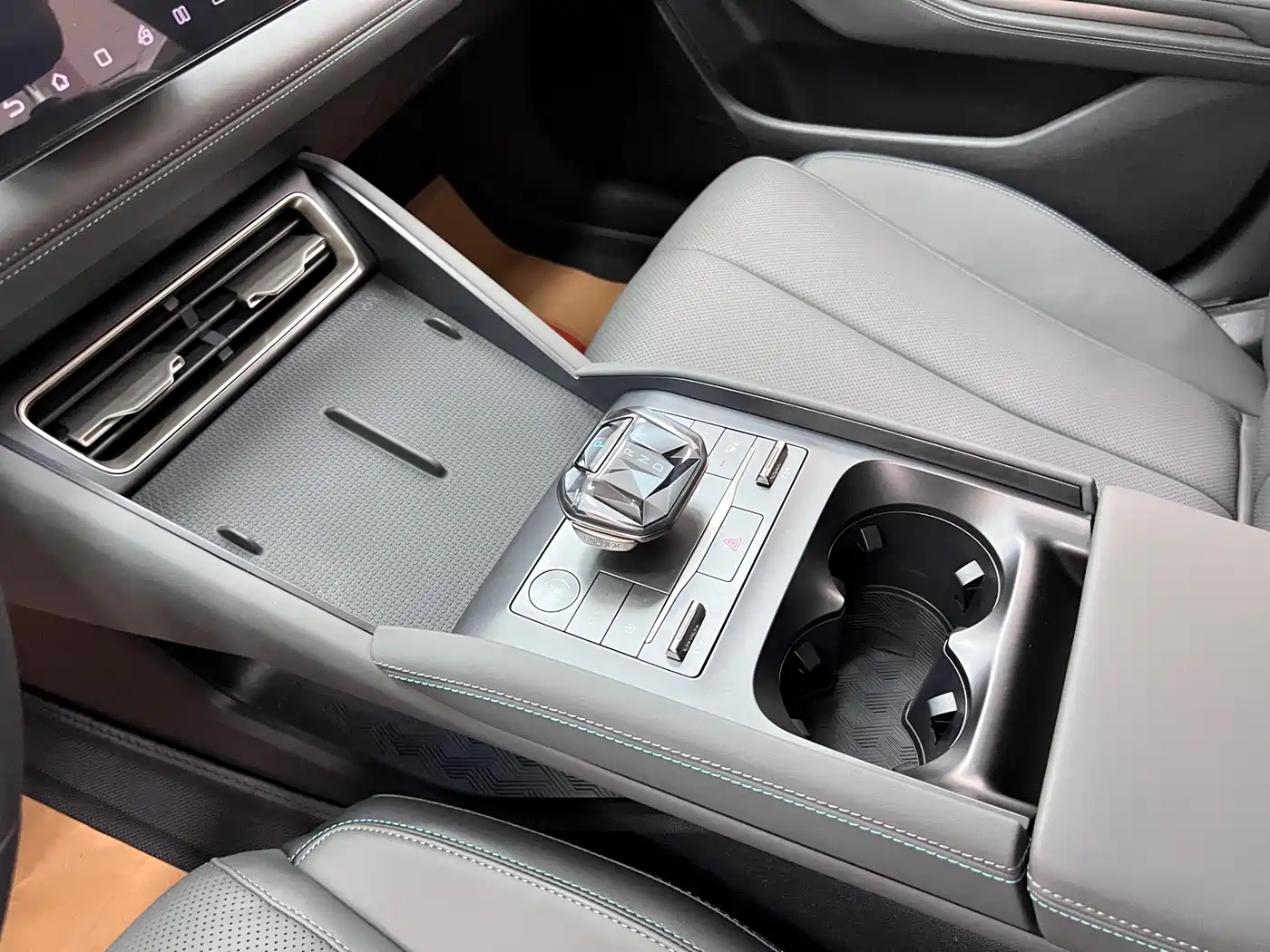 BYD Qin L 2024 DM-i 80KM Superior фото 25