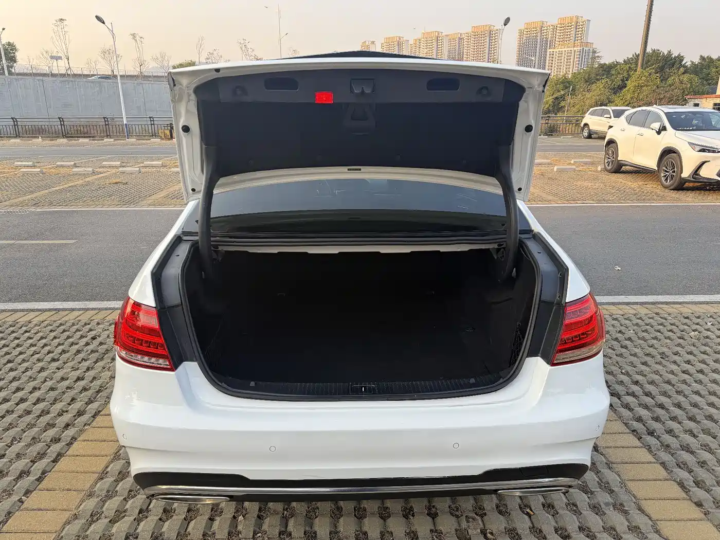 Mercedes-Benz E-Class 2015 E 260 L Sport фото 26