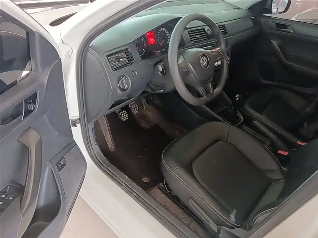 Volkswagen Santana 2016 1.6L Manual Trend Edition фото 16