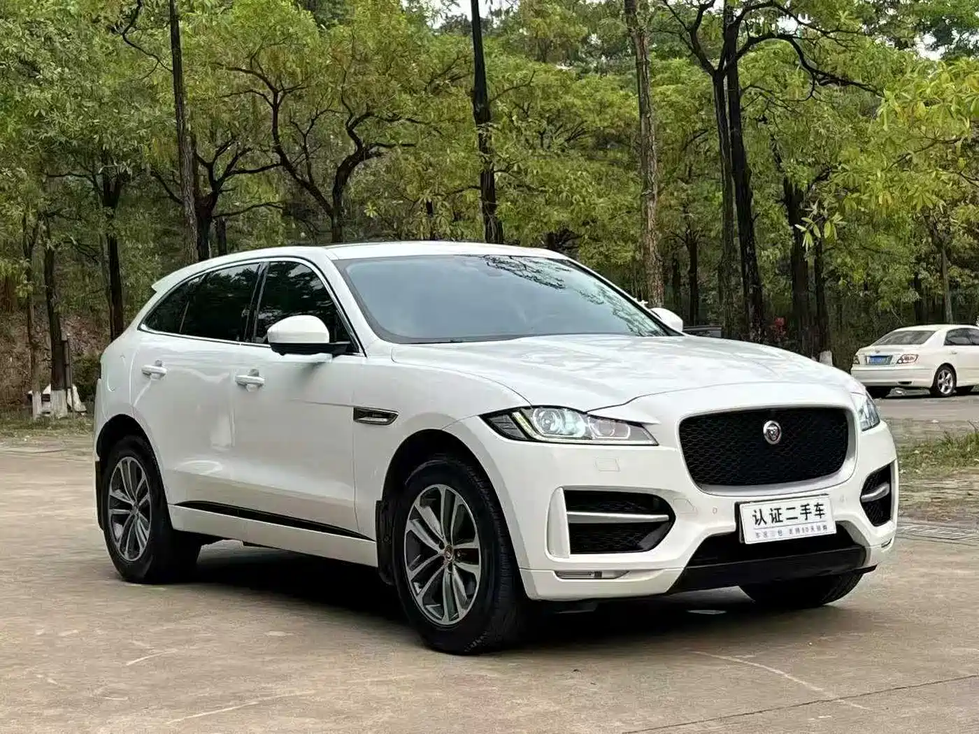 Jaguar F-PACE 2017 2016 2.0T FWD R-Sport Edition