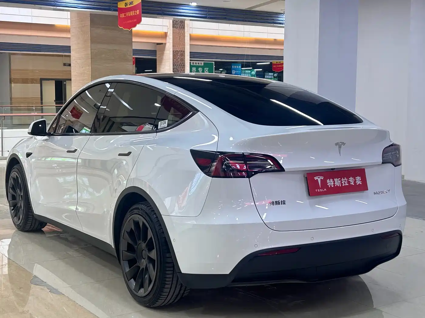 TESLA MODEL Y
