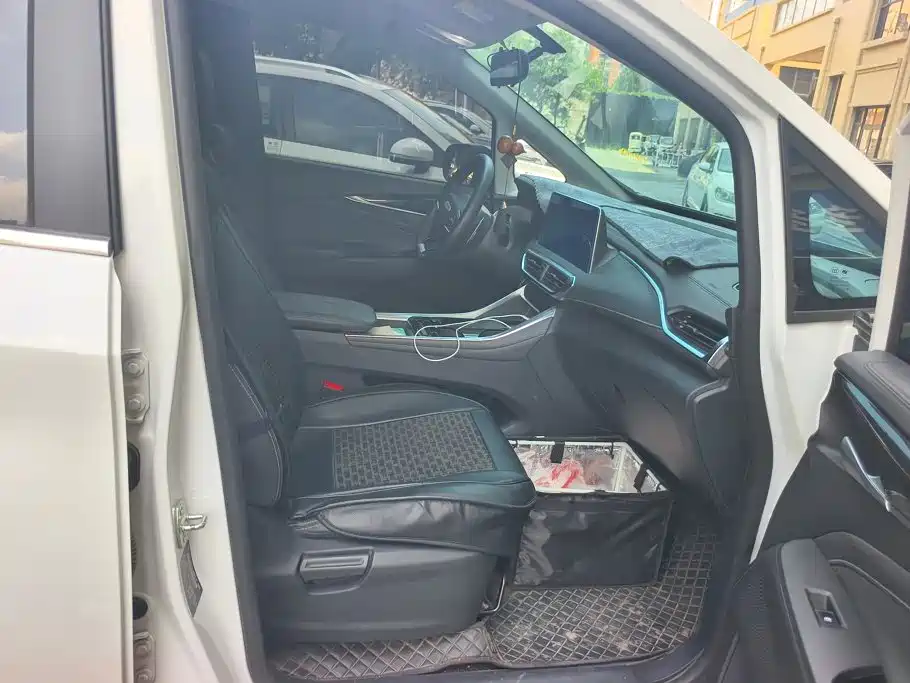SAIC Maxus Maxus G50 2024 2023 Model PLUS 1.5T Happiness Recommended Auto Cruise Edition