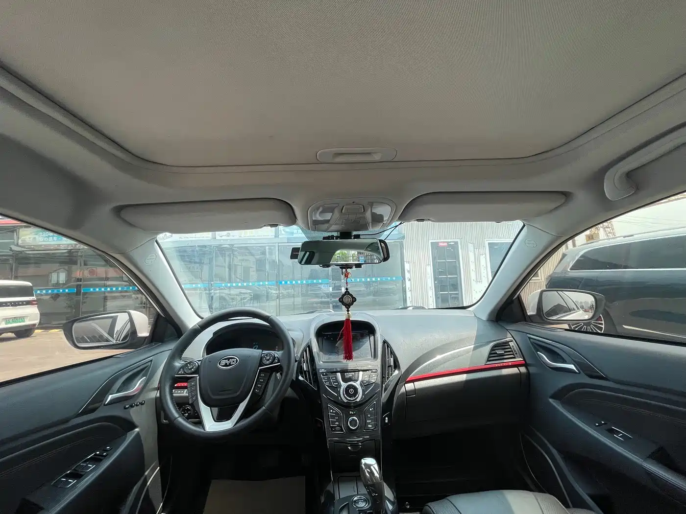BYD Qin New Energy 2014 1.5T Cool Black Knight Flagship фото 10