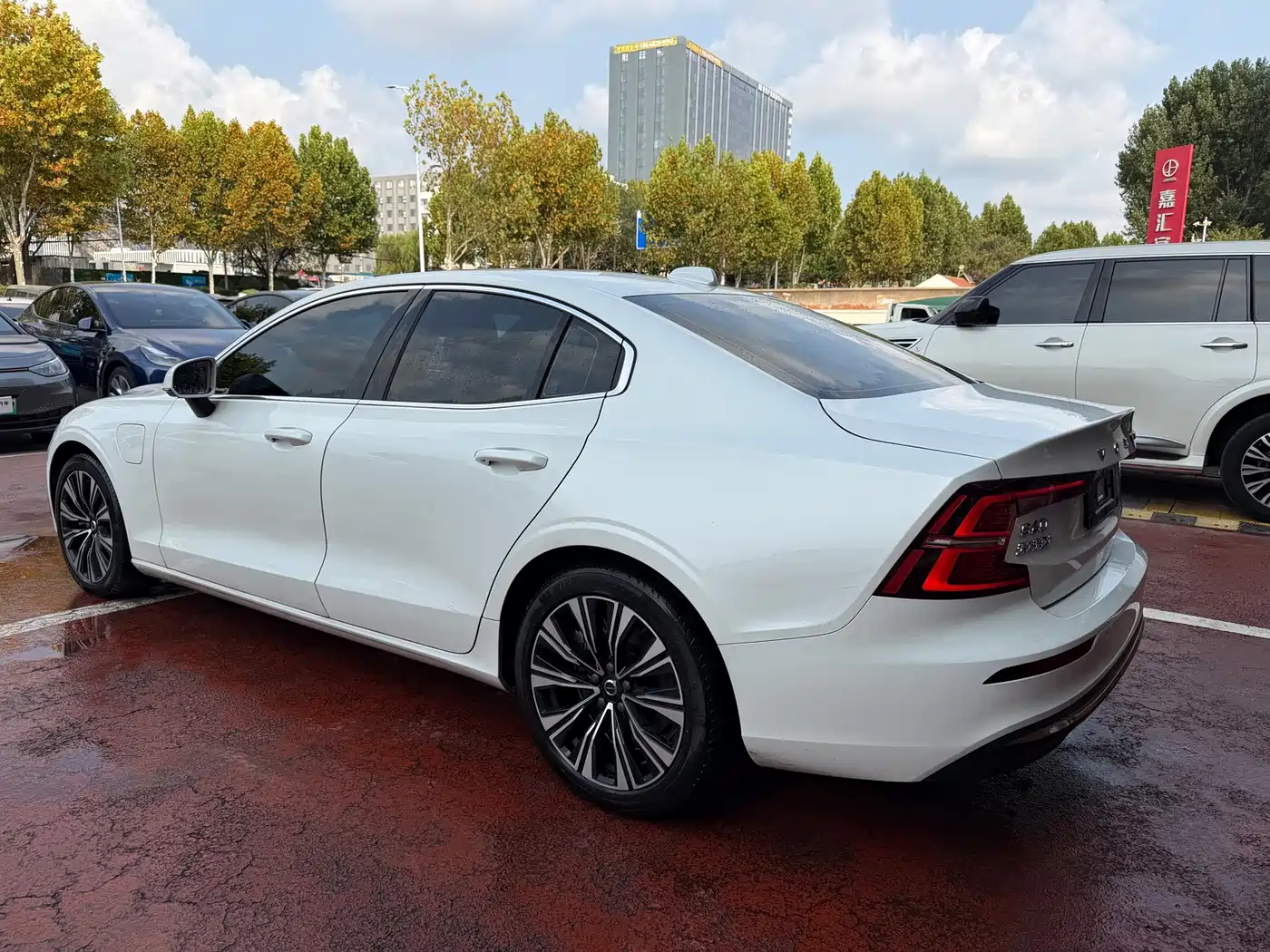 2022 Volvo S60 Plug-in Hybrid