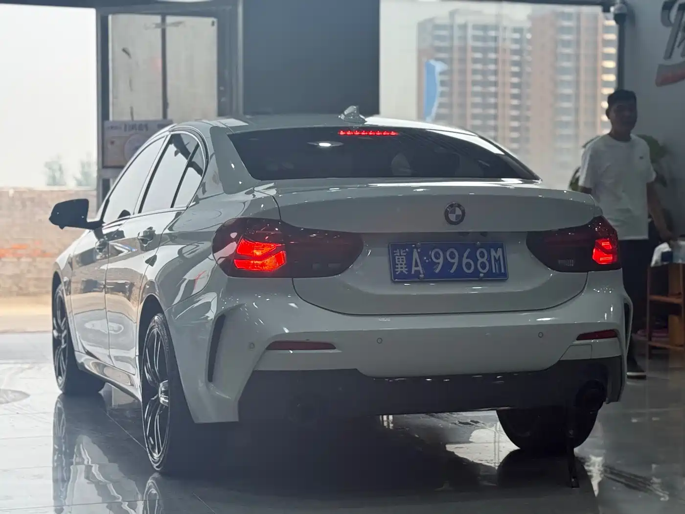 BMW 1 Series 2023 125i M Sport Shadow Edition фото 12