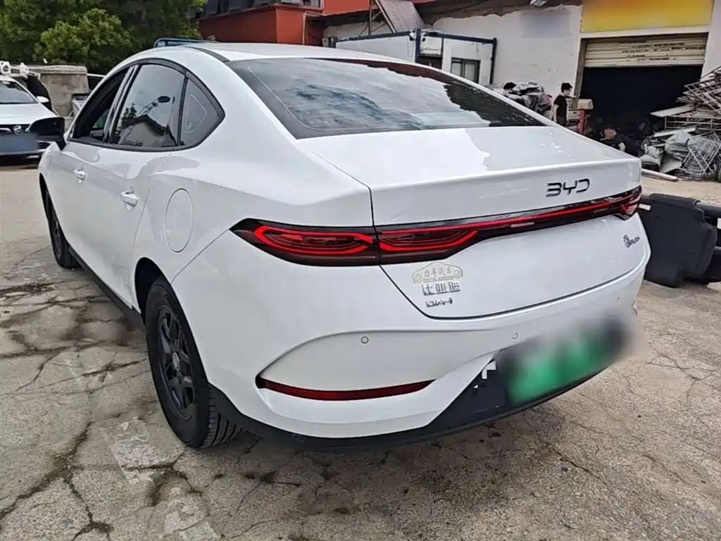 BYD Qin PLUS 2025 DM-i Smart Drive 55KM Leader фото 5