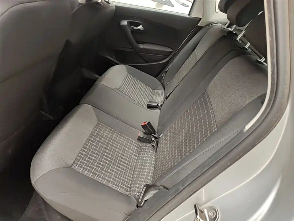 Volkswagen Polo 2014 1.4L Automatic Comfort Edition фото 17