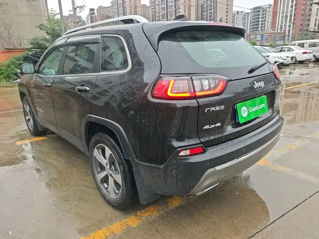 Фото 5 - Jeep Cherokee