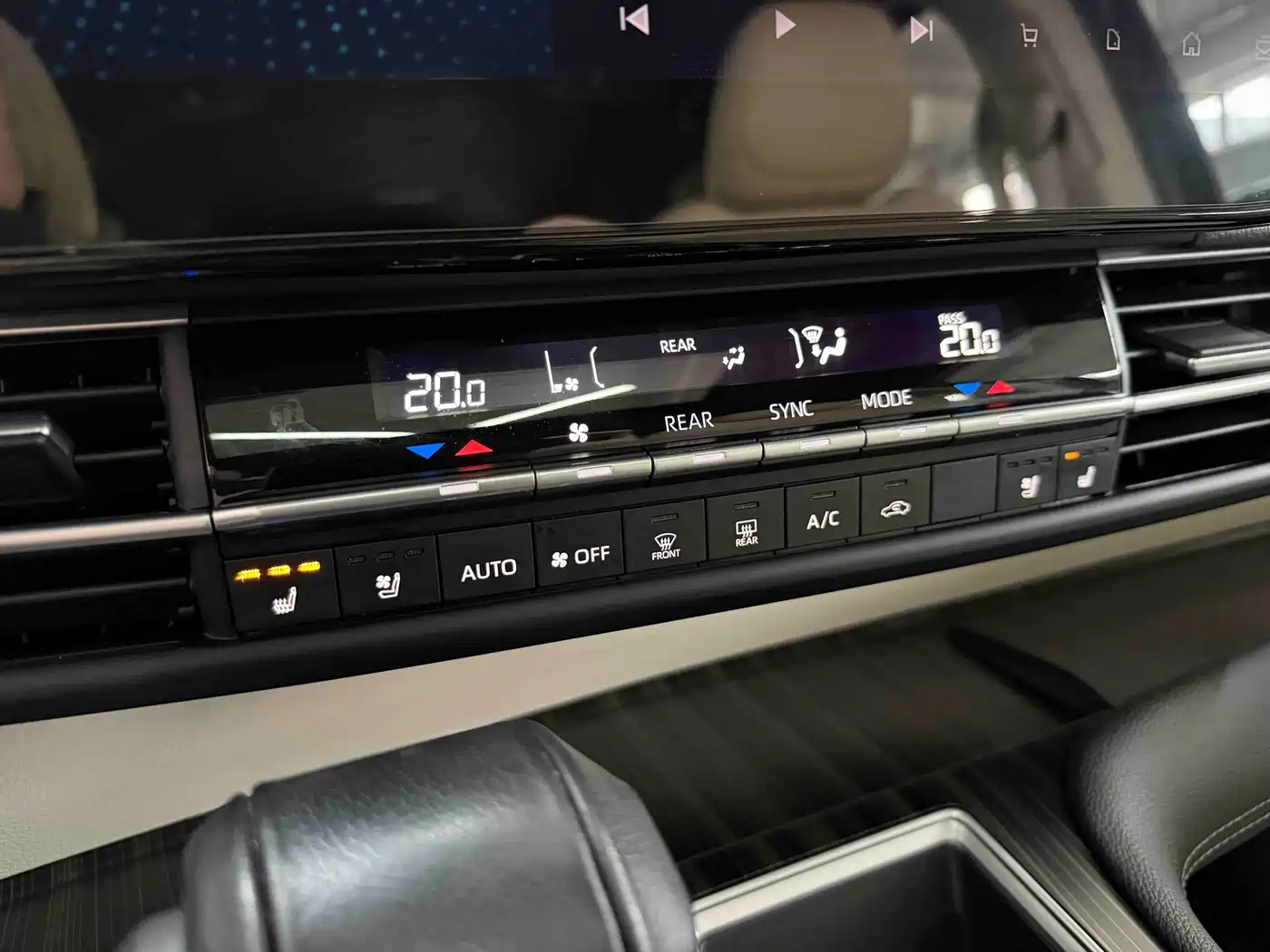 Toyota Sienna 2023 2.5L Hybrid Premium Edition фото 10