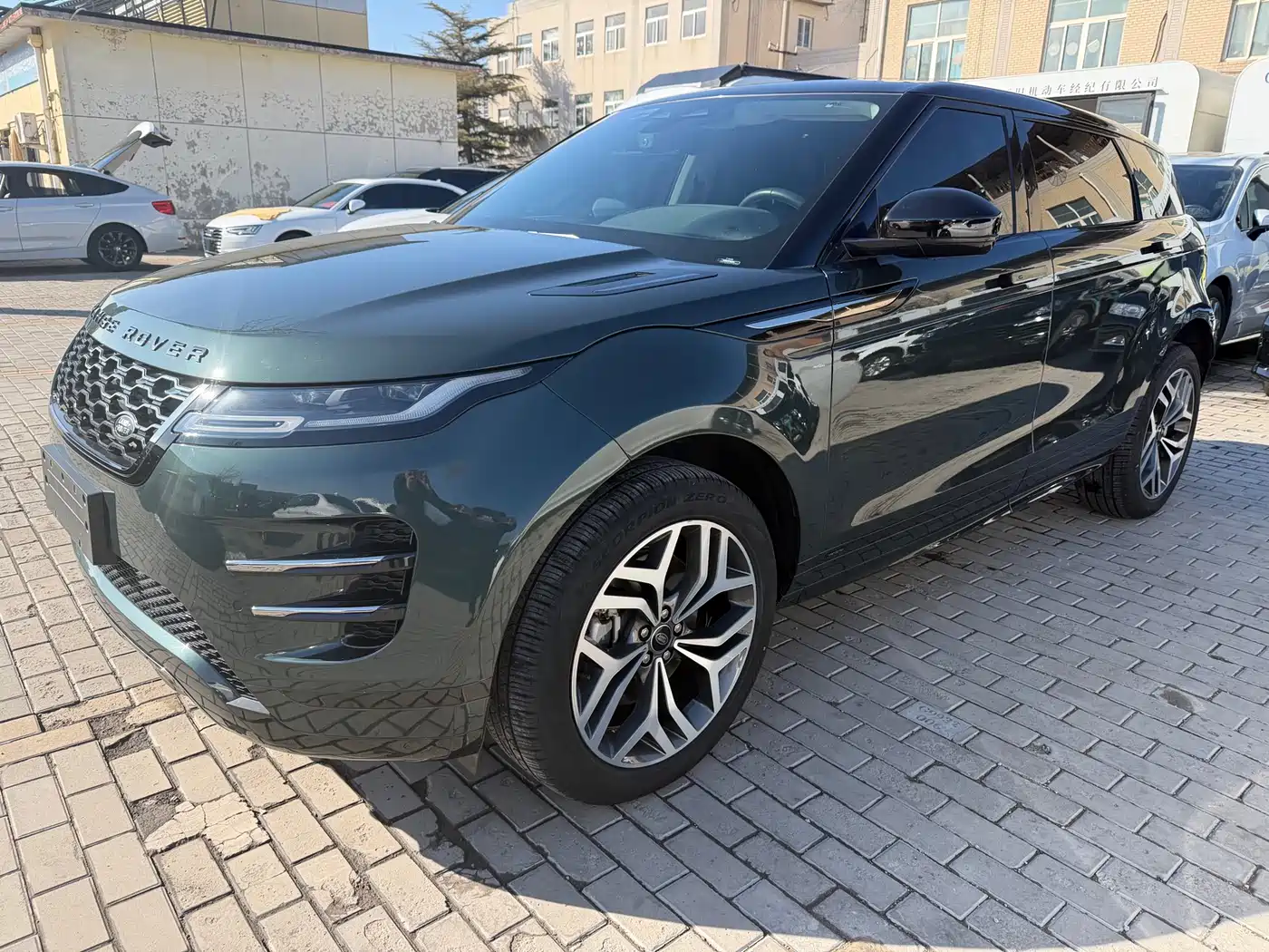 Land Rover Range Rover Evoque 2021 Range Rover Evoque L 249PS R-Dynamic First Edition Launch Edition фото 2