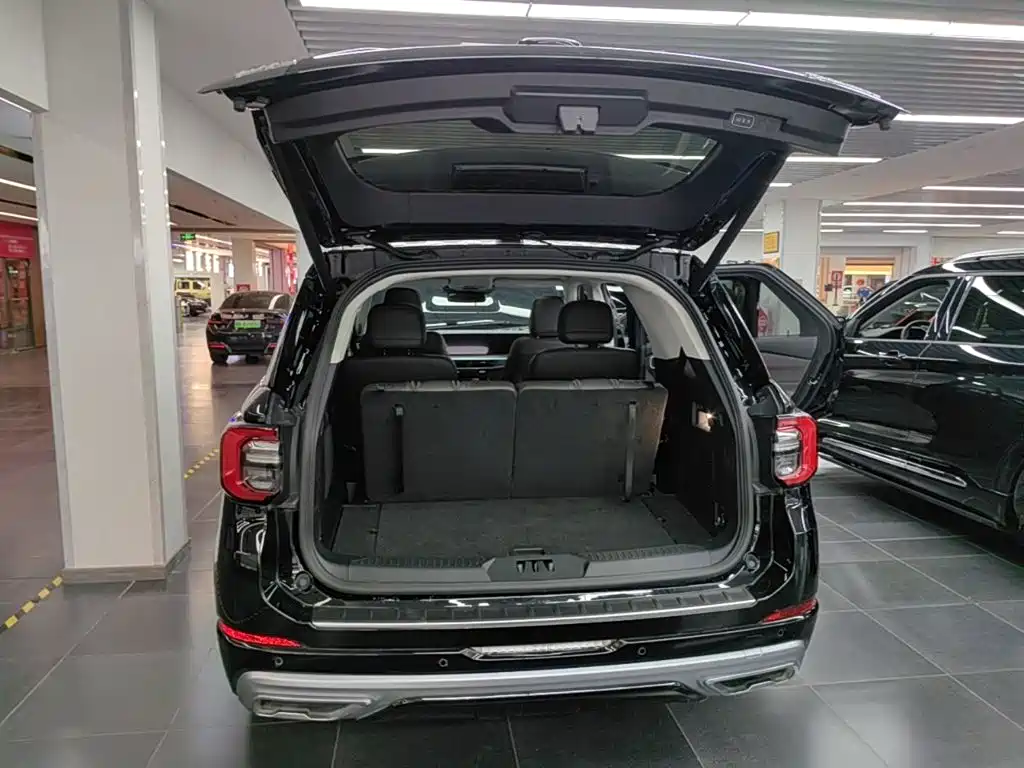 Фото 19 - Ford Explorer